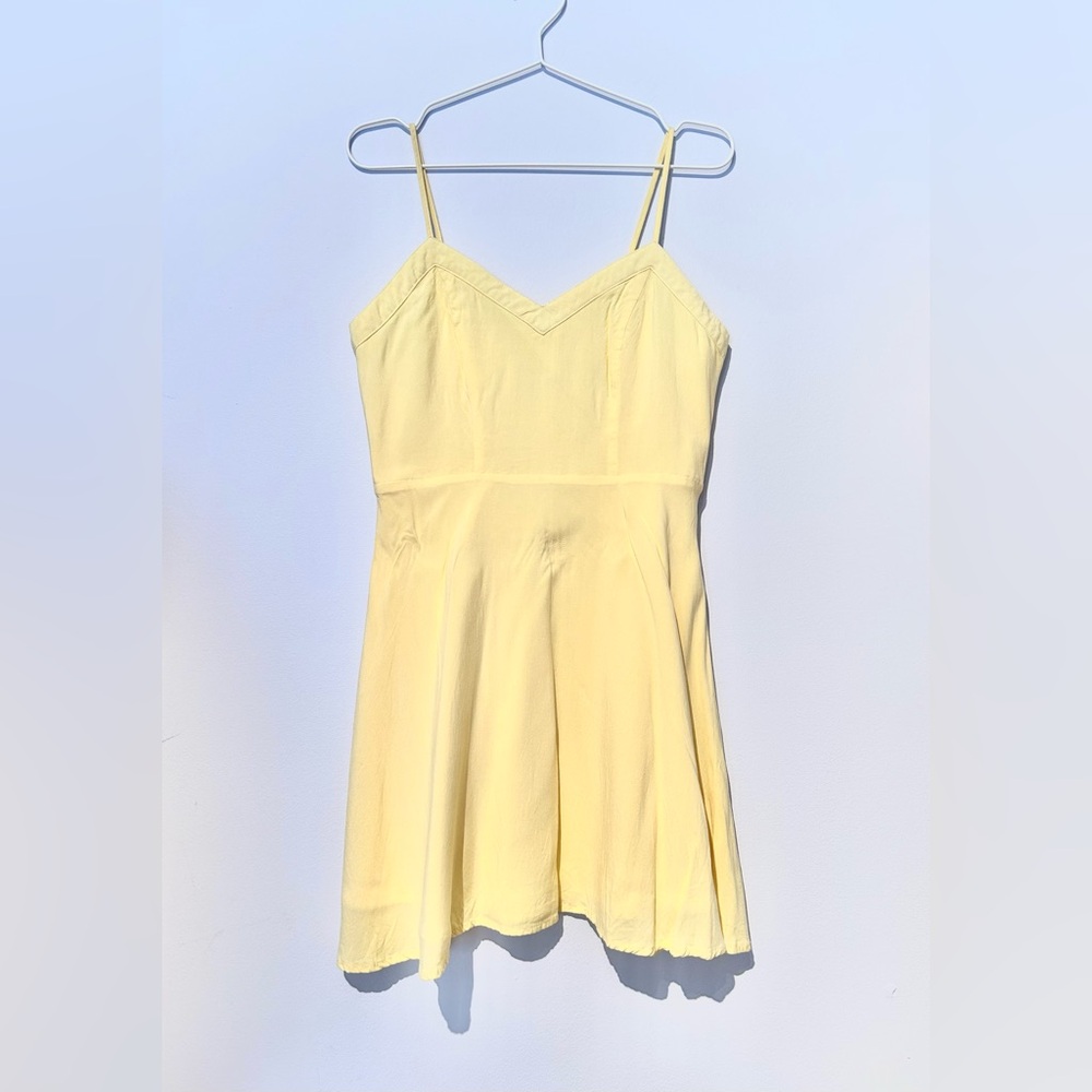 🍧 2/$20  NWOT Forever XXI v-neck mini dress (light yellow)